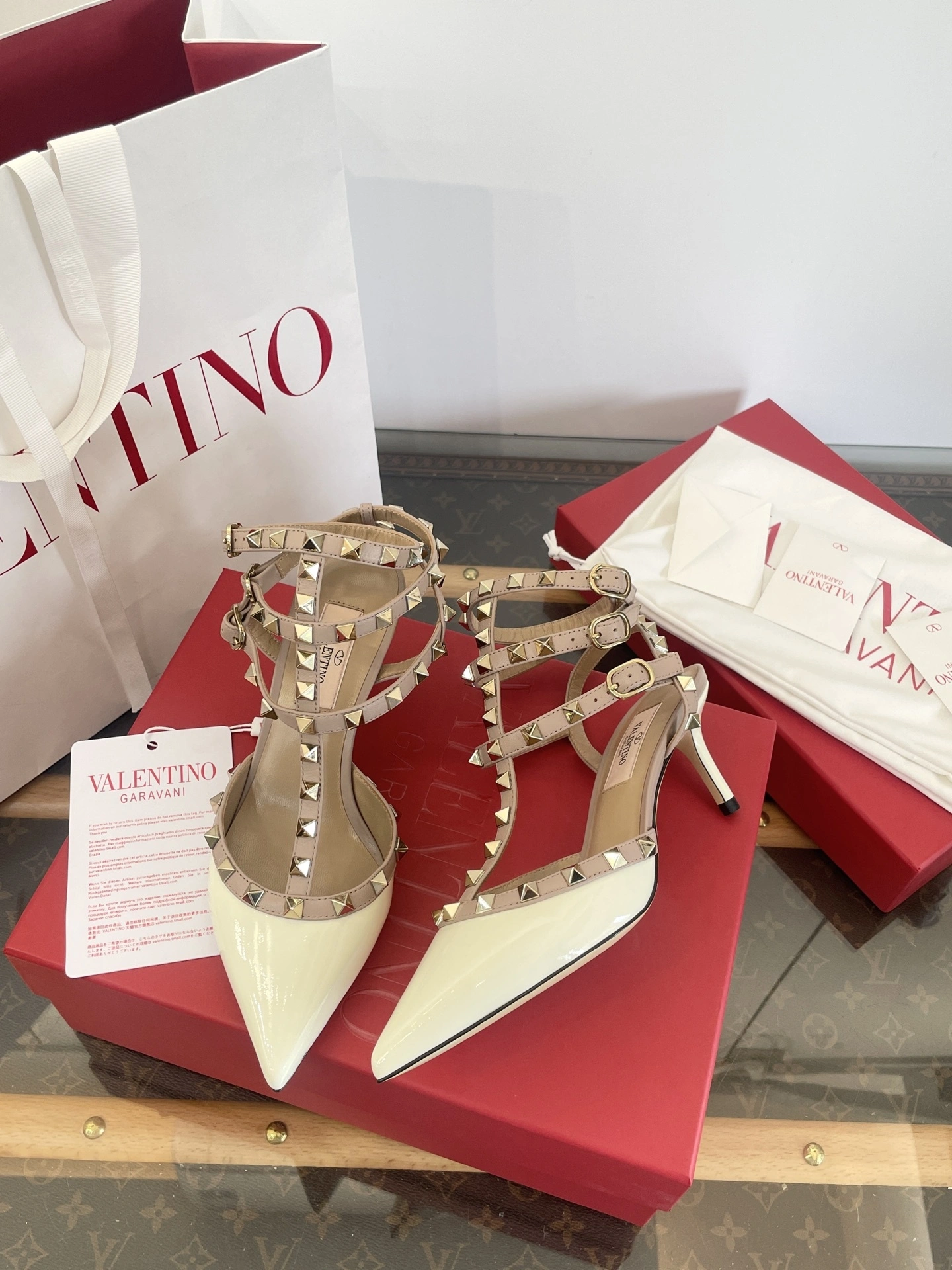 COCO-- V1859ti9o UW2S0375VNWL62 Heel height ： 6.5cm item:E-X230F1256